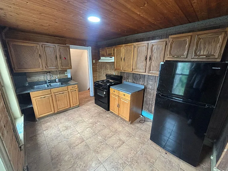 528 W Wyoming St — Photo 2