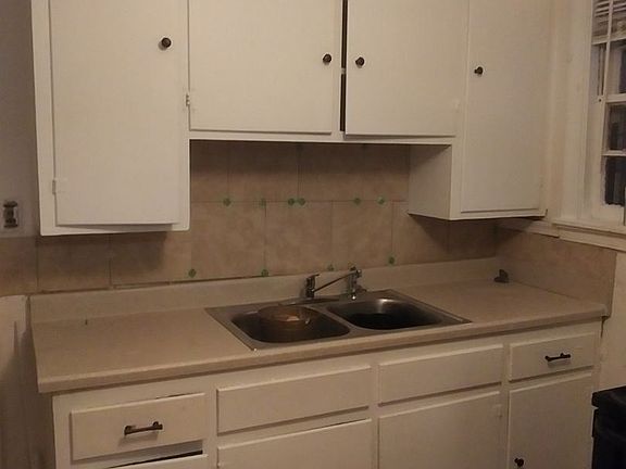 4th image of 8 Brenton St