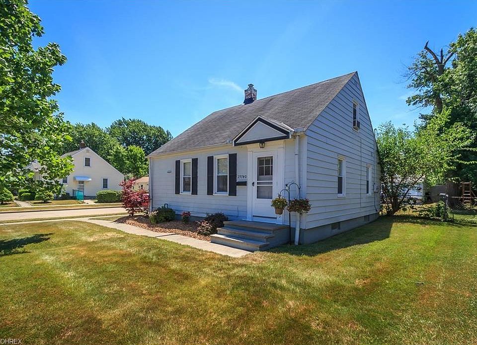 1st image of 29740 Cresthaven Dr