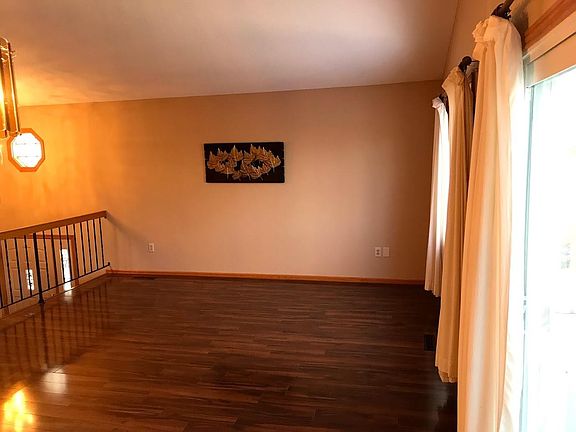 3rd image of 908 Evergreen Dr