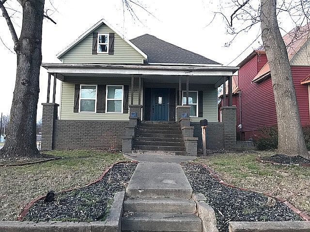 1st image of 424 W Poplar St