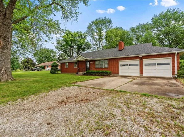 521 S La Frenz Rd, Liberty, MO 64068