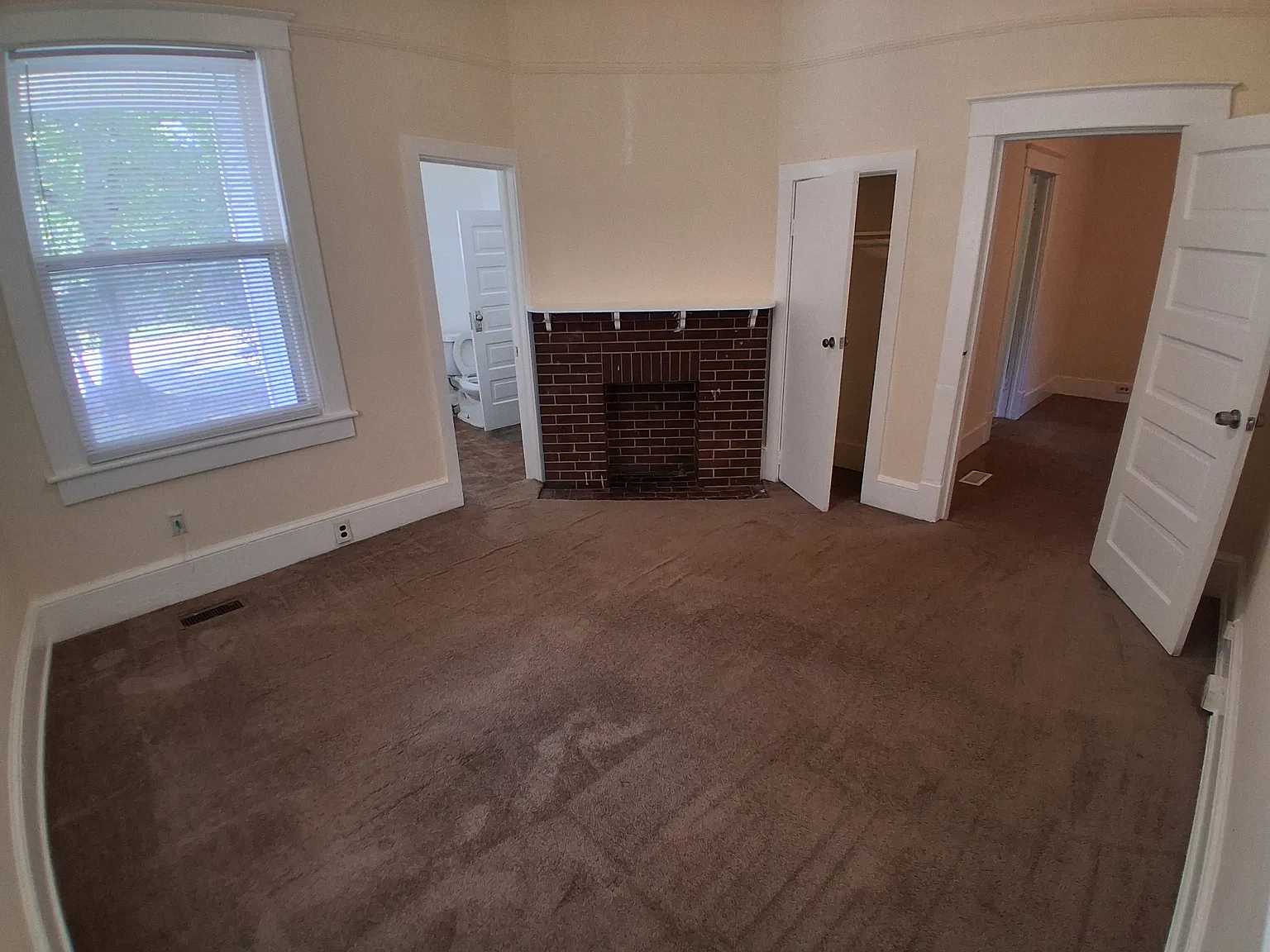 3 bed, 1.5 bath, 900 sqft, $1,095 — Photo 2