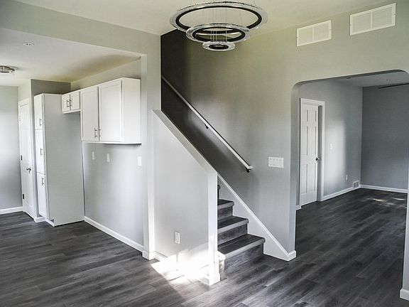 5th image of 1327 N Park St