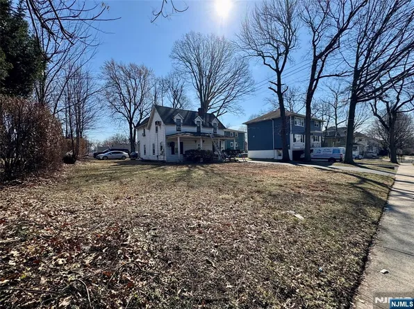 395 Teaneck Rd, Ridgefield Park, NJ 07660