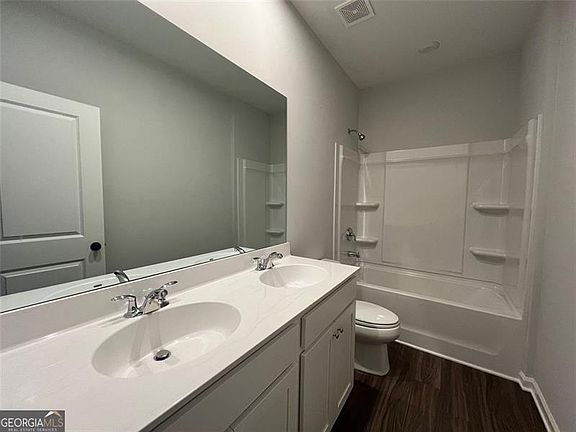 3rd image of 2415 Whistler Way NE