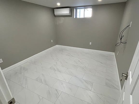 4th image of 72 Dongan Ave #3