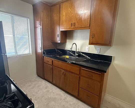 3rd image of 1166 Amherst Ave APT 6