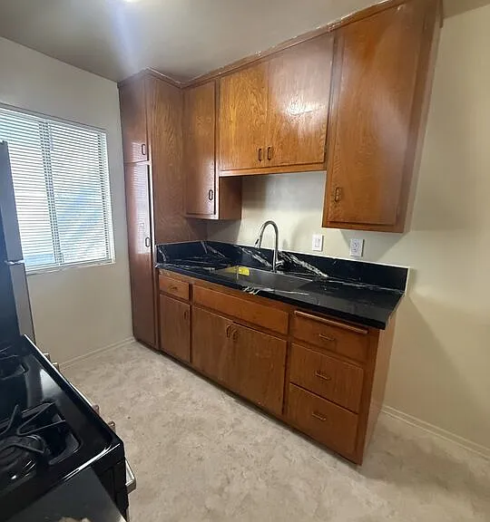 1166 Amherst Ave #6 — Photo 3