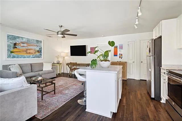 1 bed, 1.0 bath, 633 sqft, $1,700 — Photo 3