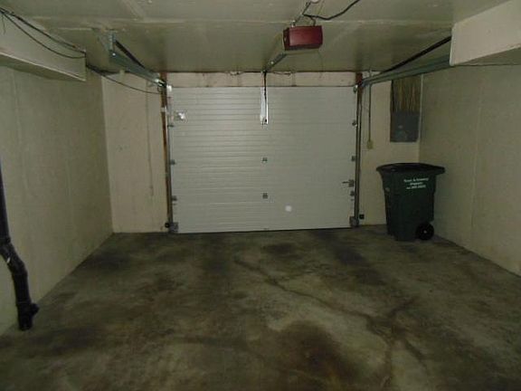 3rd image of 620 NE English Manor Dr APT A