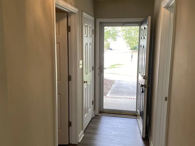4924 Aldersbrook Dr — Photo 3