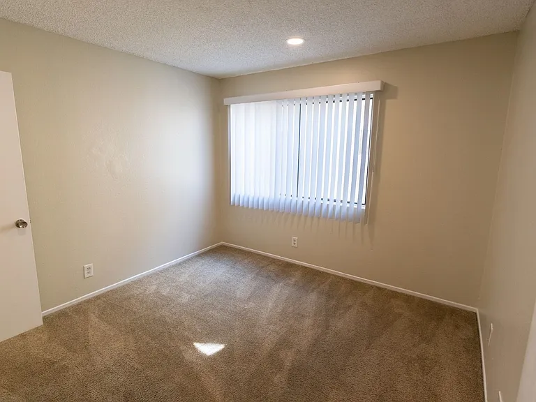 700 S. Berendo Ave — Photo 40