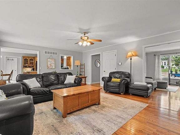 5th image of 129 Willow Dr