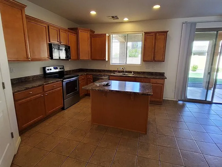 8998 W Plum Rd — Photo 3