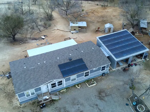 114 4th, Natalia, TX 78059