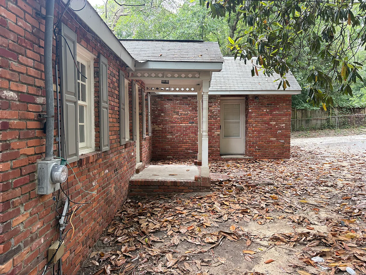 Building Photo - 4120 Fairview Dr