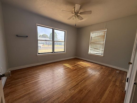 5th image of 906 W 24th St