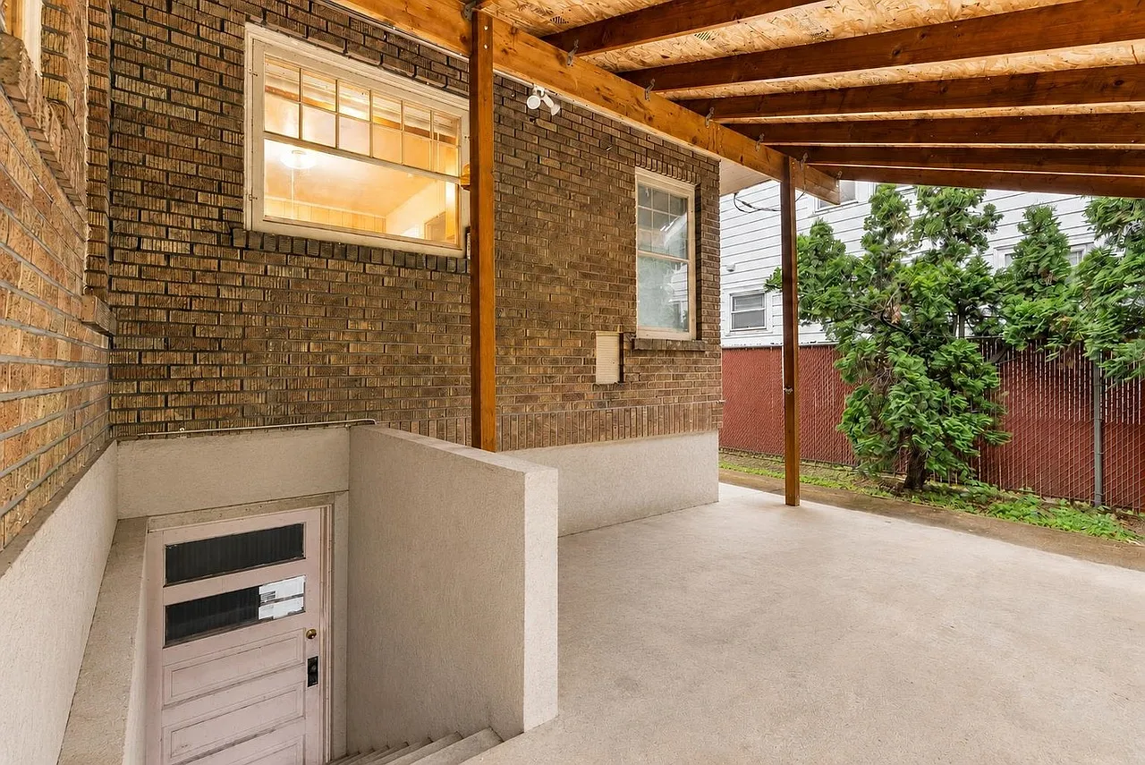 6 bed, 2580 sqft, $3,600 — Photo 4