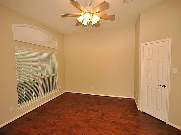 4th image of 25143 Siwanoy Cir