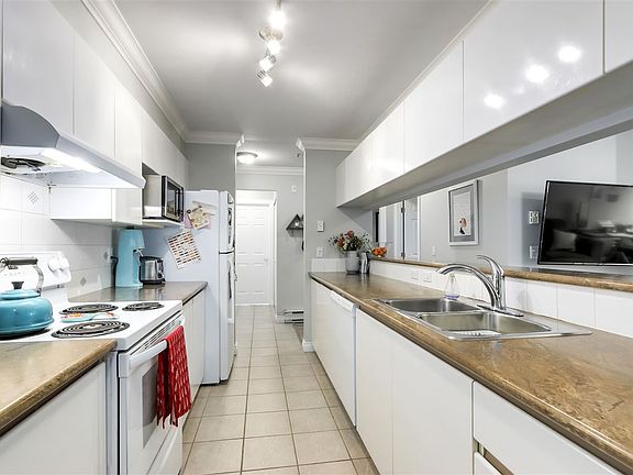 4th image of 1388 W 6th Ave #23