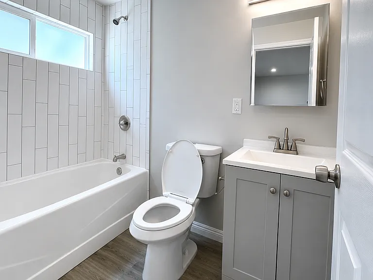 728 Lime Ave #B — Photo 5