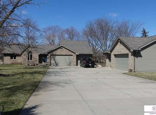 12514 Cottonwood Ln, Springfield, NE 68059