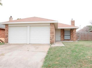 512 Valley Mills Dr, Arlington, TX 76018