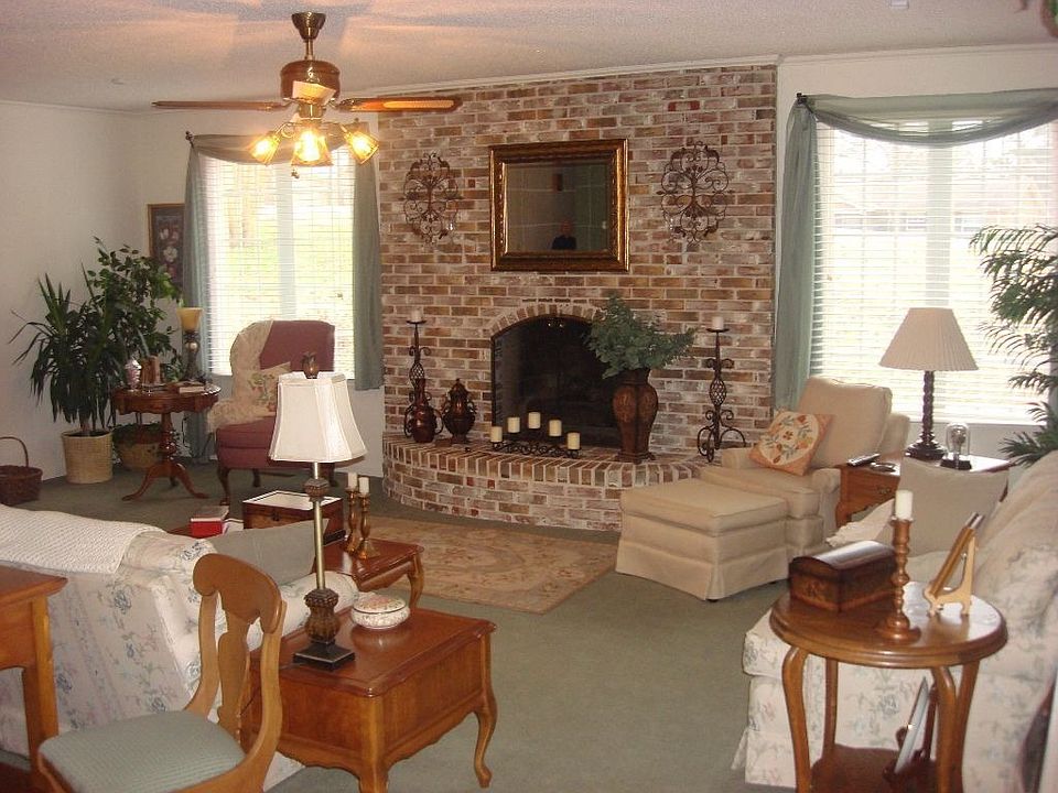 2nd image of 409 Stonehedge Cir