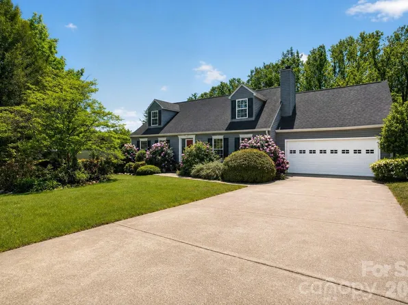 67 Beechwood Dr, Horse Shoe, NC 28742