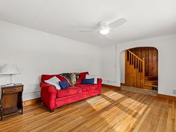 4th image of 620 Farm Rd