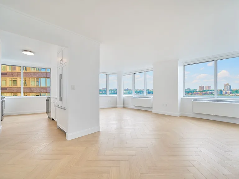 160 Riverside Blvd #14S — Photo 1