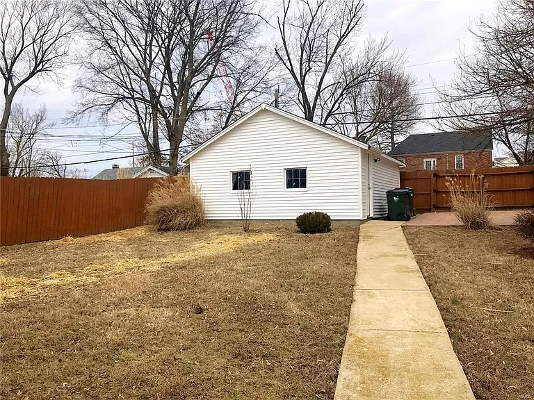 7723 Snowden Ave — Photo 9