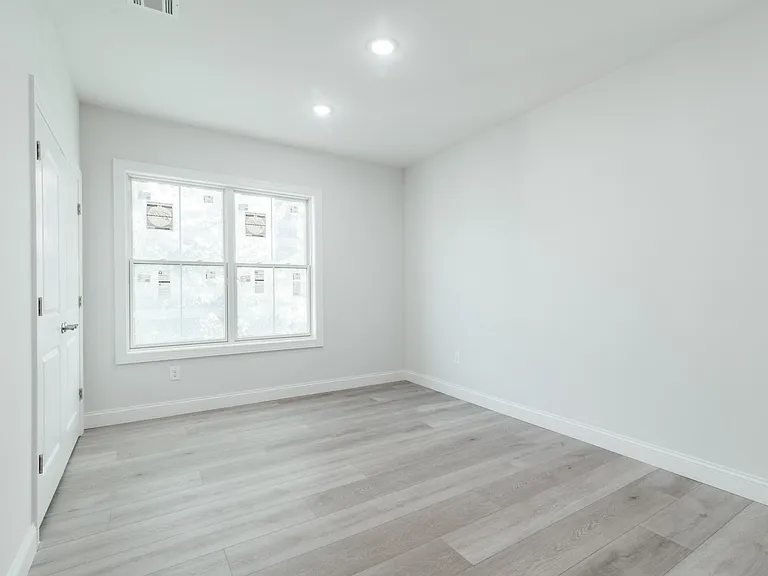 144 Bergen Ave #2A — Photo 11