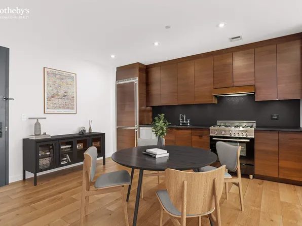 540 West 28th Street image 2 of 12