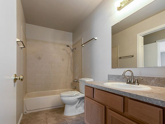 4th image of 1838 N Vineyard Ave APT E