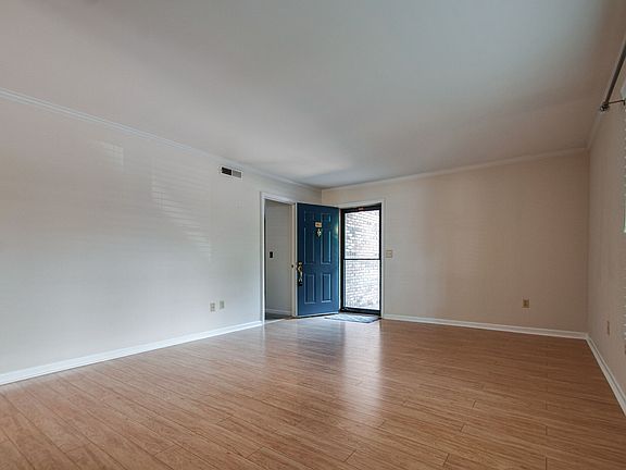 4th image of 183 Westfield Dr