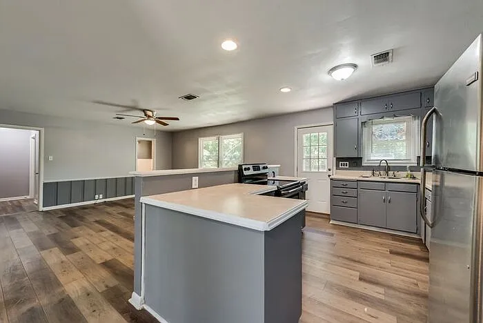 1014 W Belden St — Photo 7