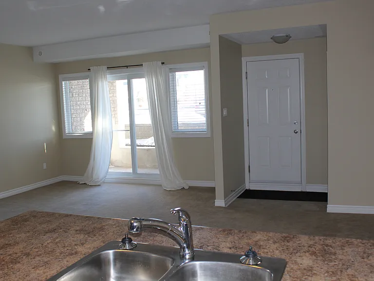 137 Harthill Way #H — Photo 6