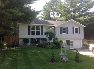 375 Pine Briar Ln, Gaylord, MI 49735
