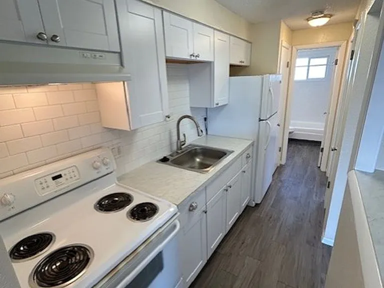 Spartan Court Apartments — Photo 10