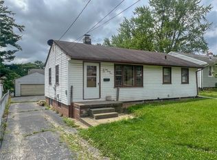 923 Compton Ln, Youngstown, OH