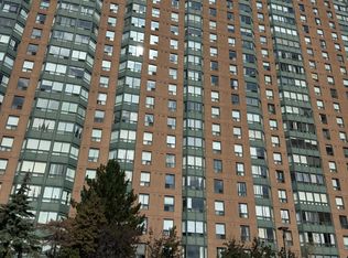 135 Hillcrest Ave #1615, Mississauga, ON L5B 4B1