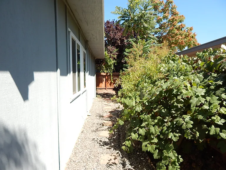 725 Adeline Pl — Photo 21