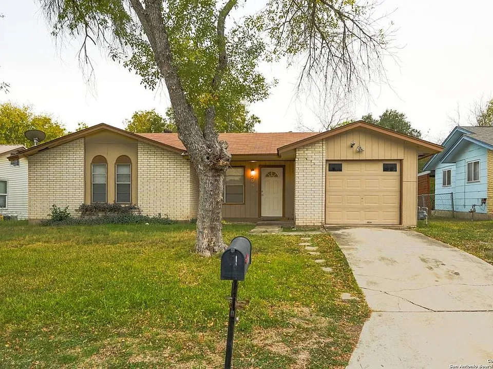 209 Royal Dr