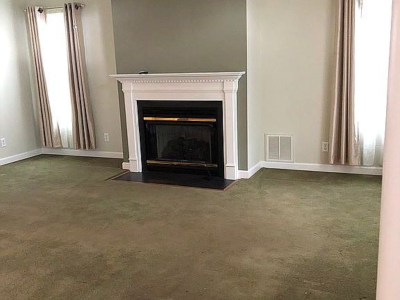 4th image of 1040 Doulton Cir