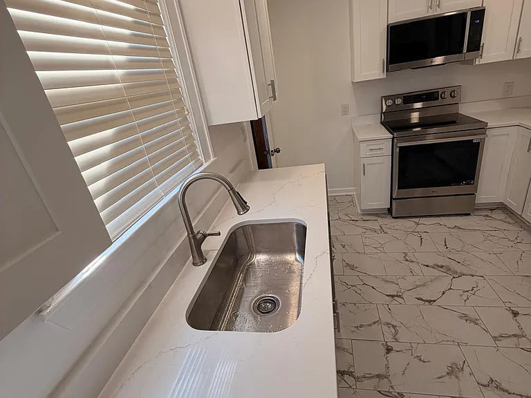 409 Kemp Ln — Photo 7
