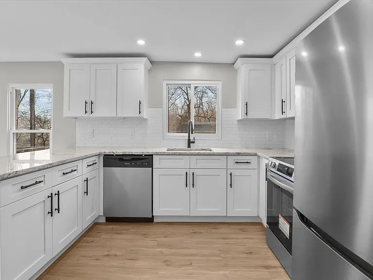 8 Teatown Ct — Photo 1