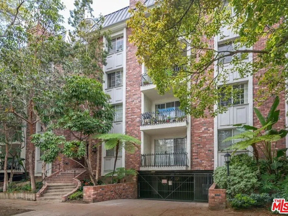 1375 Kelton Ave #107