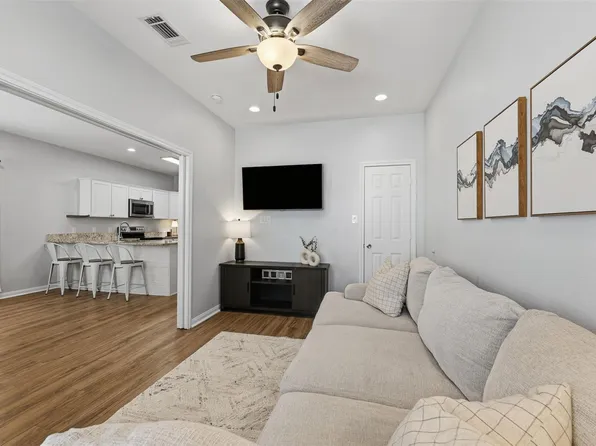 16879 Balmoral St, Montgomery, TX 77316
